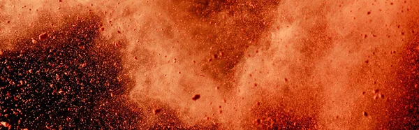 Помаранчева барвиста фарба Холі вибух на чорному фоні, панорамний знімок — стокове фото