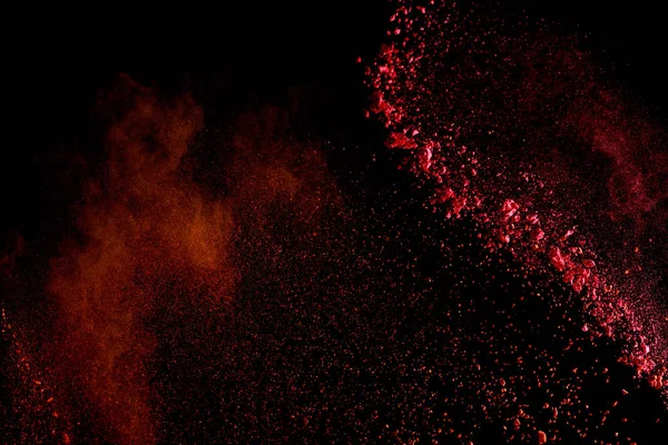 Rouge coloré holi peinture explosion sur fond noir — Photo de stock