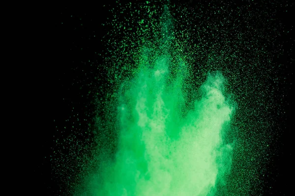 Vert coloré holi peinture explosion sur fond noir — Photo de stock