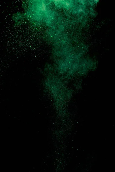 Vert coloré holi peinture explosion sur fond noir — Photo de stock