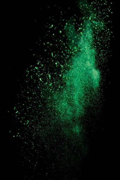 Vert coloré holi peinture explosion sur fond noir — Photo de stock