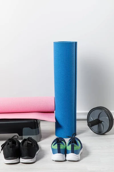 Step platform, fitness mats and sport equipment on floor at home — Stock Photo