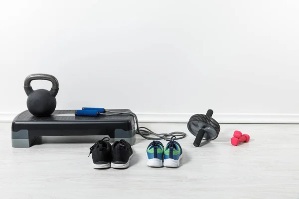 Step platform and sport equipment on floor at home — Stock Photo