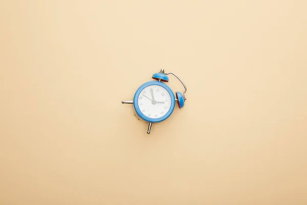 Top view of small alarm clock on beige background — Stock Photo