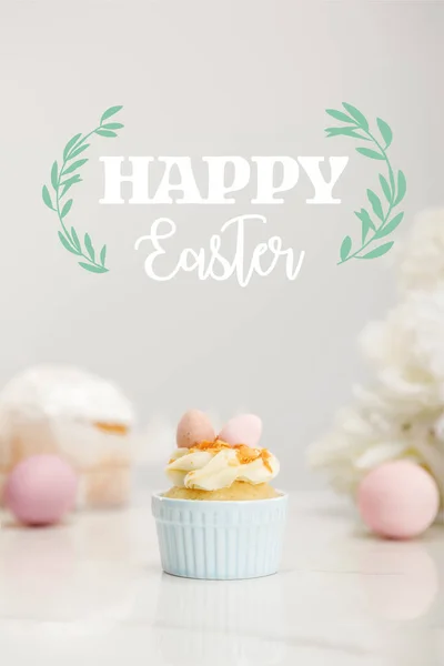 Selective focus of cupcake with easter eggs on grey background with happy Easter illustration — Stock Photo