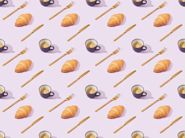 Golden forks and knives, croissants and coffee on violet, seamless background pattern — Stock Photo