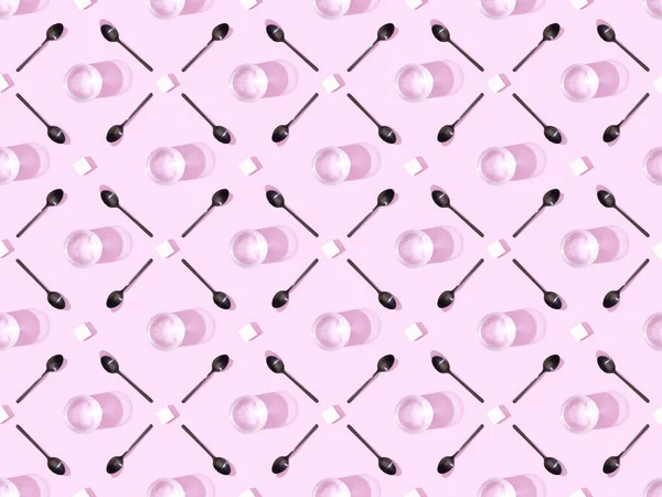 Top view of lump sugar with black spoons and water on violet, seamless background pattern — Stock Photo