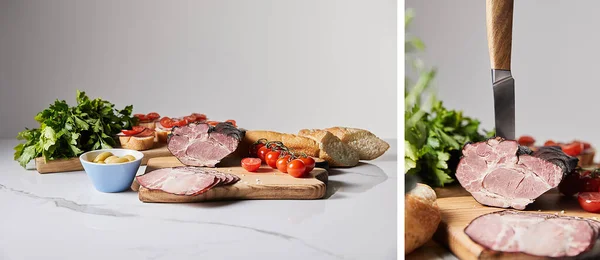 Collage de sabroso jamón sobre tabla de cortar con cuchillo, perejil, tomates cherry, aceitunas y baguette sobre superficie de mármol blanco aislado en gris - foto de stock