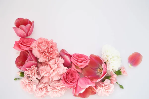 Top view of pink spring flowers on white background with copy space — Stock Photo