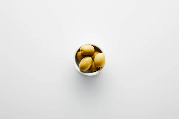 Top view of bowl with olives on white background — Stock Photo