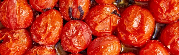 Vista superior de tomates rojos cocidos, cultivo panorámico - foto de stock