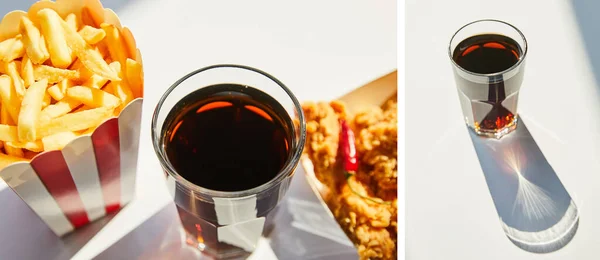 Collage de sabroso pollo frito, papas fritas y soda en vidrio sobre mesa blanca a la luz del sol - foto de stock