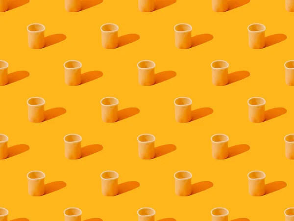 Cannelloni freschi su sfondo arancio colorato, modello senza cuciture — Foto stock