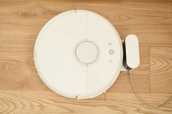 Top view of modern robotic vacuum cleaner washing floor — Stock Photo