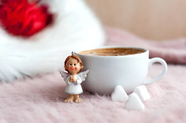 Angelo natalizio con caffè — Foto Stock