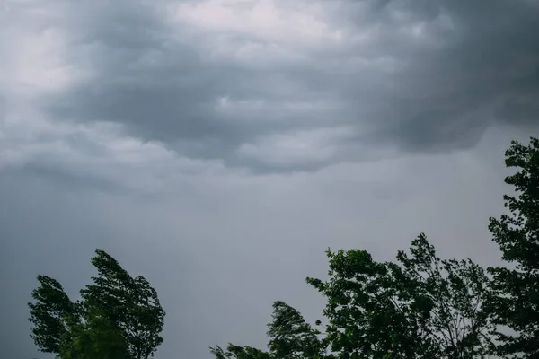 Драматические Черные Облака Гроза Перед Дождём — стоковое фото