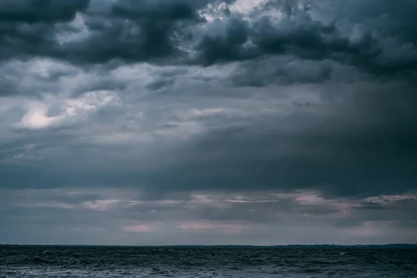 Велика Океанічна Хвиля Розбиває Берег — стокове фото