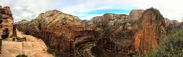 Panoramic Scenic views on Zion National Park from Angels Landing hiking trail site, Utah, USA — Stock Photo, Image