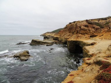 Panoramik resim Cabrillo Ulusal Anıt blöf ve tidepools. San Diego, ABD noktası Loma Yarımadası boyunca kıyı blöf ve tidepools bulundu
