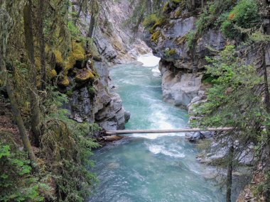 Johnston Kanyon iz, üst ve alt düşüyor, Banff National Park, Kanada Rocky Dağları, Alberta, Kanada
