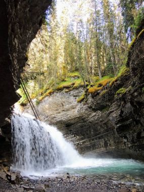 Johnston Kanyon iz, üst ve alt düşüyor, Banff National Park, Kanada Rocky Dağları, Alberta, Kanada