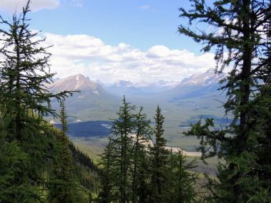 Lake Louise, Lakeview trail, düz buzulların altı, göl Agnes, ayna göl, küçük ve büyük arı kovanı, Banff National Park, Amerika Birleşik Devletleri, Alberta