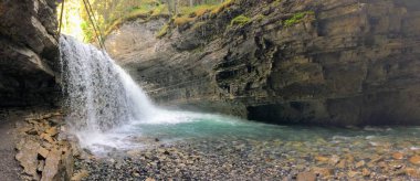 Johnston Kanyon iz, üst ve alt düşüyor, Banff National Park, Kanada Rocky Dağları, Alberta, Kanada