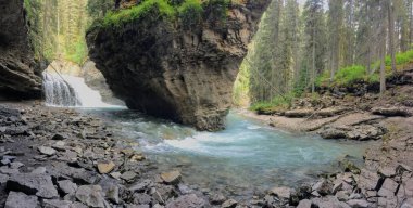 Johnston Kanyon iz, üst ve alt düşüyor, Banff National Park, Kanada Rocky Dağları, Alberta, Kanada