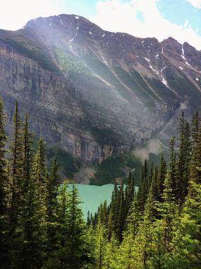 Lake Louise hiking sayısı, Lakeview trail, düz buzulların altı, göl Agnes, ayna göl, küçük ve büyük arı kovanı, Banff National Park, Amerika Birleşik Devletleri, Alberta