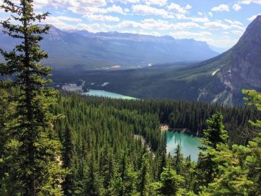 Lake Louise hiking sayısı, Lakeview trail, düz buzulların altı, göl Agnes, ayna göl, küçük ve büyük arı kovanı, Banff National Park, Amerika Birleşik Devletleri, Alberta
