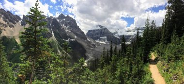 Lake Louise hiking sayısı, Lakeview trail, düz buzulların altı, göl Agnes, ayna göl, küçük ve büyük arı kovanı, Banff National Park, Amerika Birleşik Devletleri, Alberta
