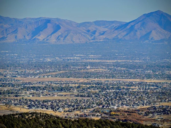 Vista del Valle del Lago Salado y Wasatch Front desert Mountains en otoño Senderismo de otoño Rose Canyon Yellow Fork, Big Rock y Waterfork Loop Trail en las montañas Oquirrh, Utah, Estados Unidos . —  Fotos de Stock