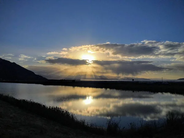 Solnedgången Speglar Vintertid Great Salt Lake Den Historiska Saltair Byggnaden — Stockfoto