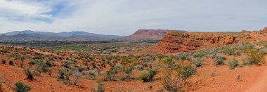 Beck Hill, bukalemun, kaplumbağa duvar, cennet RIM ve rehabilitasyon yıkama yollar Batı ABD etrafında St George Utah çevresinde parkurları üzerinden çöl ve şehir panoramik manzaralar