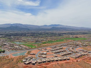 Beck Hill, bukalemun, kaplumbağa duvar, cennet RIM ve rehabilitasyon yıkama yollar Batı ABD etrafında St George Utah çevresinde parkurları üzerinden çöl ve şehir panoramik manzaralar