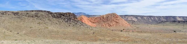 Vistas Montanhas Arenito Rocha Lava Plantas Deserto Torno Das Falésias — Fotografia de Stock