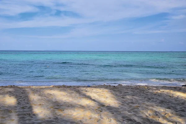 泰国普吉岛附近的海洋景观 有蓝海 绿松石和绿海 还有泰国普吉岛 包括菲菲 高良艾 高丽佩等岛屿 — 图库照片