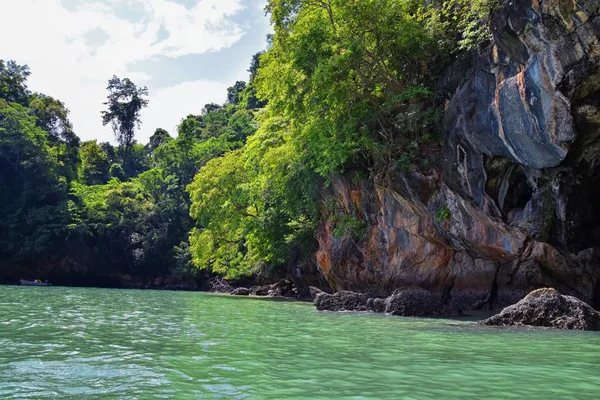 Isola Vista Sull Oceano Vicino Phuket Thailandia Con Blues Turchese — Foto Stock