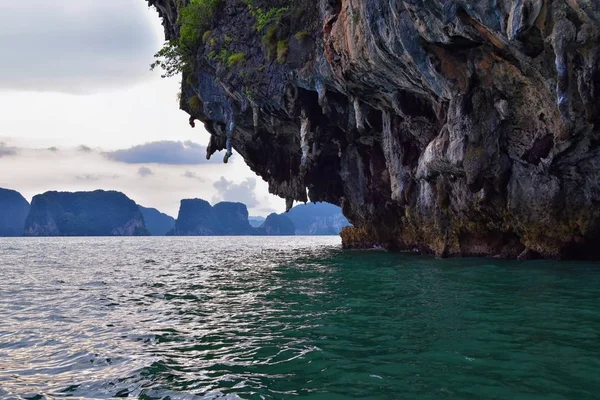 Ostrov Výhled Oceán Blízkosti Phuket Thajsko Blues Tyrkysové Zelené Oceány — Stock fotografie