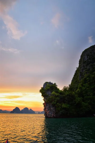 Inseln Sonnenuntergang Meerblick Der Nähe Von Phuket Mit Tiefroten Orangen — Stockfoto