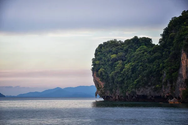 Inseln Sonnenuntergang Meerblick Der Nähe Von Phuket Mit Tiefroten Orangen — Stockfoto