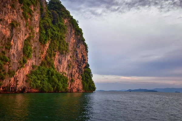 Inseln Sonnenuntergang Meerblick Der Nähe Von Phuket Mit Tiefroten Orangen — Stockfoto