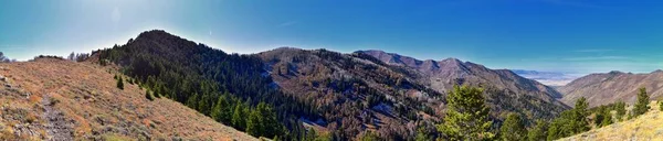 ウォッチ フロント ロッキー山脈 ケネコット ティント カッパー鉱山 グレート ソルトレーク フォールに沿ったハイキングやバックパッキングからのトゥーレの風景 ユタ州 — ストック写真