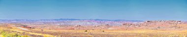 Moab Panorama 'nın Utah' ta 191 numaralı karayolu boyunca uzanan çöl sıradağları manzarasına bakıyorum. Canyonlands ve Arches Ulusal Parkı yakınlarındaki manzara. Amerika Birleşik Devletleri. Usa.