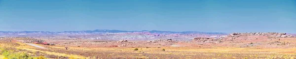 Оглядываясь Назад Моаб Панорама Вид Пустынных Горных Хребтов Вдоль Шоссе — стоковое фото