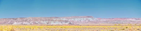 Оглядываясь Назад Моаб Панорама Вид Пустынных Горных Хребтов Вдоль Шоссе — стоковое фото