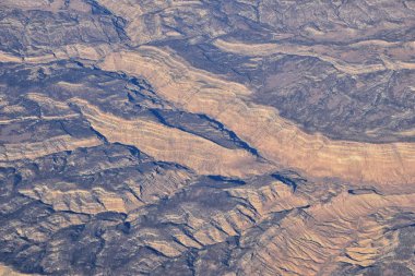 Colorado Rocky Dağları, Colorado ve Utah 'ın güneybatısındaki soyut arazi manzaraları, tepeler, kanyonlar ve kırsal şehirlerden oluşan uçaklardan panoramik görüntüler alır. Amerika Birleşik Devletleri. Usa.