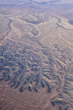 Colorado Rocky Dağları, Colorado ve Utah 'ın güneybatısındaki soyut arazi manzaraları, tepeler, kanyonlar ve kırsal şehirlerden oluşan uçaklardan panoramik görüntüler alır. Amerika Birleşik Devletleri. Usa.