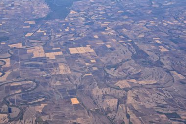 Mississippi Nehri hava manzarası Arkansas ve Mississippi sınırındaki uçaktan görünüyor. Dönek nehir, kırsal kasaba ve şehirler, Amerika Birleşik Devletleri. Usa.