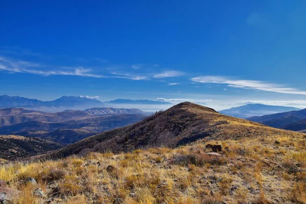 Uitzicht Wasatch Front Rocky Mountains Vanaf Oquirrh Mountains Met Herfstbladeren — Stockfoto